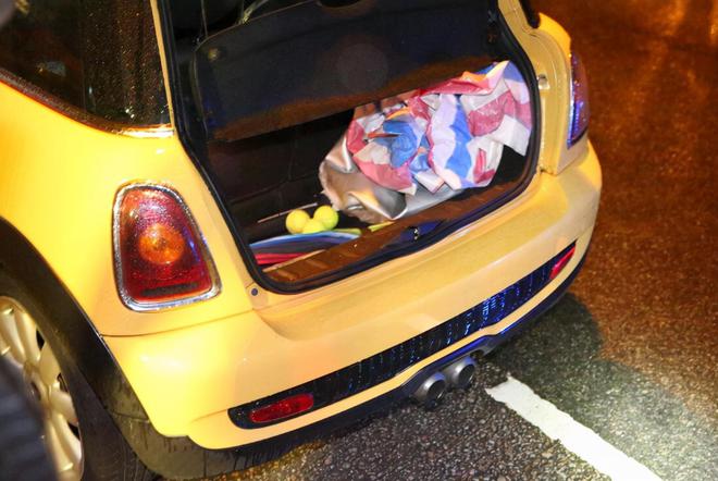 2015年一名香港教授将2个瑜伽球放入车内毒死了妻子和女儿(图13)