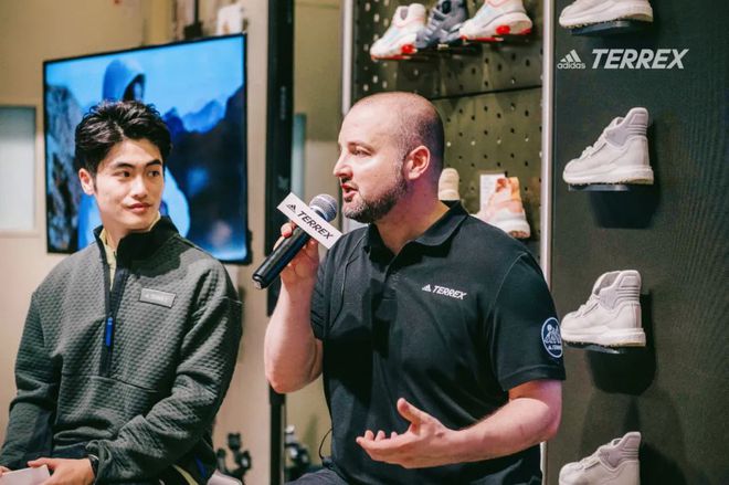 澳门新葡平台网址8883入口探店中国首家adidas TERREX旗舰店：以可持(图2)